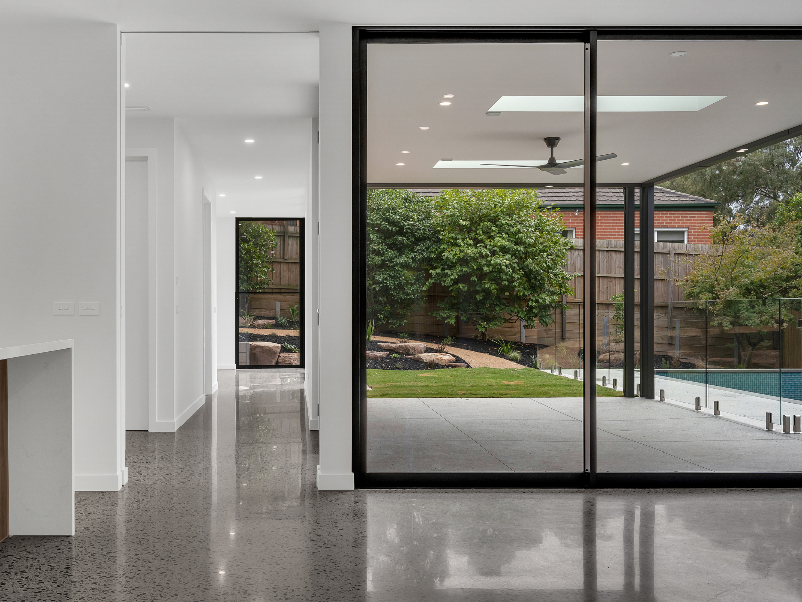 Series 618 MAGNUM™ Sliding Door